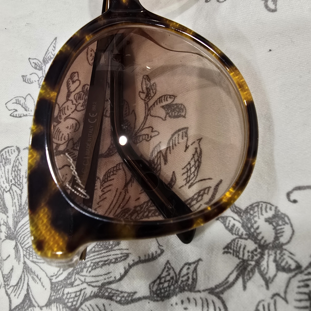 GUCCI tortoise Shell Sunglasses